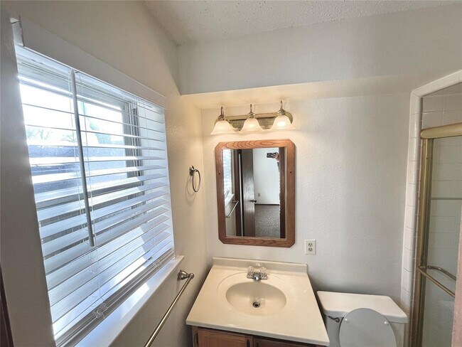 Building Photo - 716 Smalley Dr