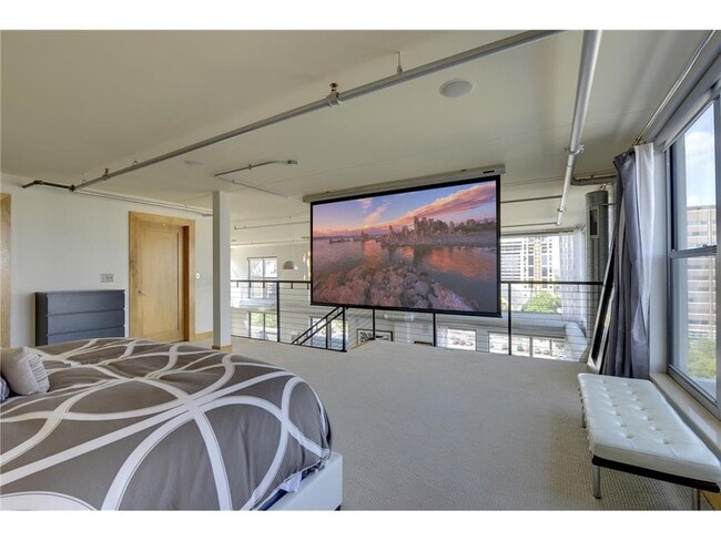 Building Photo - 521 S 7th St