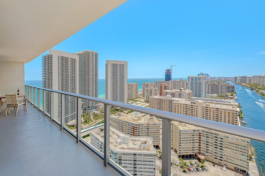 Building Photo - 4010 S Ocean Dr