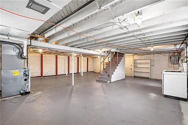 Building Photo - 2086 River Hill Rd