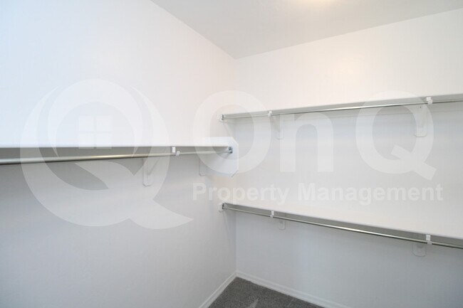 Building Photo - 975 W Calle Monte Lindo