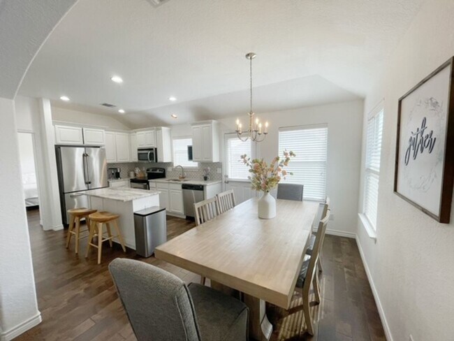 Building Photo - 3BED/2BATH Home for lease! Available NOW!