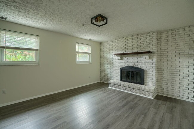 Building Photo - 651 Dovalon Pl