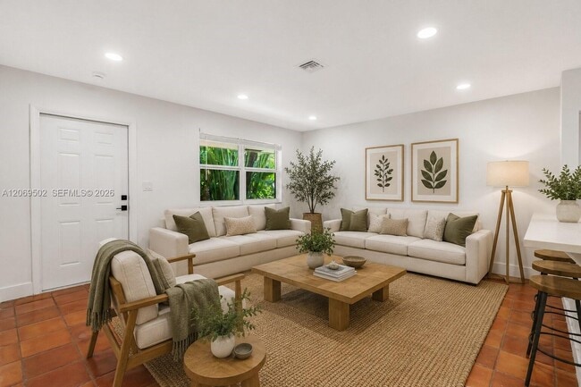 Building Photo - 850 SW 12th Ct
