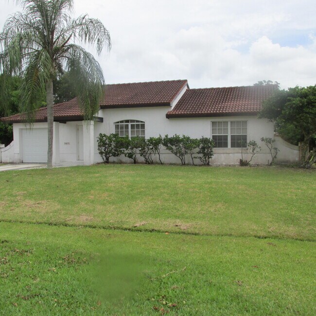 Building Photo - 1611 SE Mariana Rd