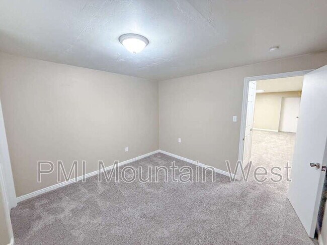 Building Photo - 678 S 650 W