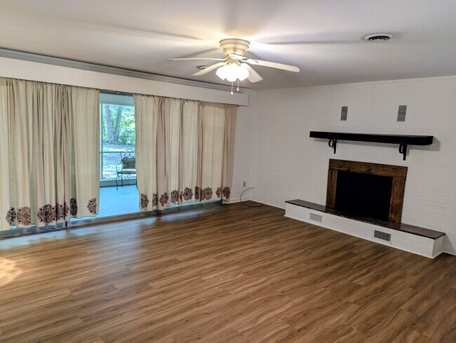 Building Photo - 102 Piedmont Cir
