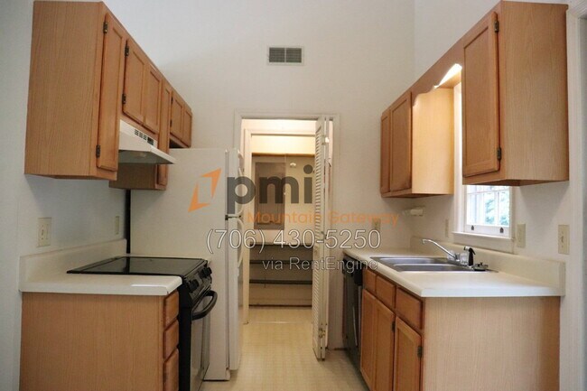 Building Photo - 48 Primrose Dr