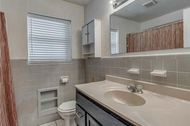 Building Photo - 3 Bed 1.5 Bath 2 Car Garage -Casady Hills ...