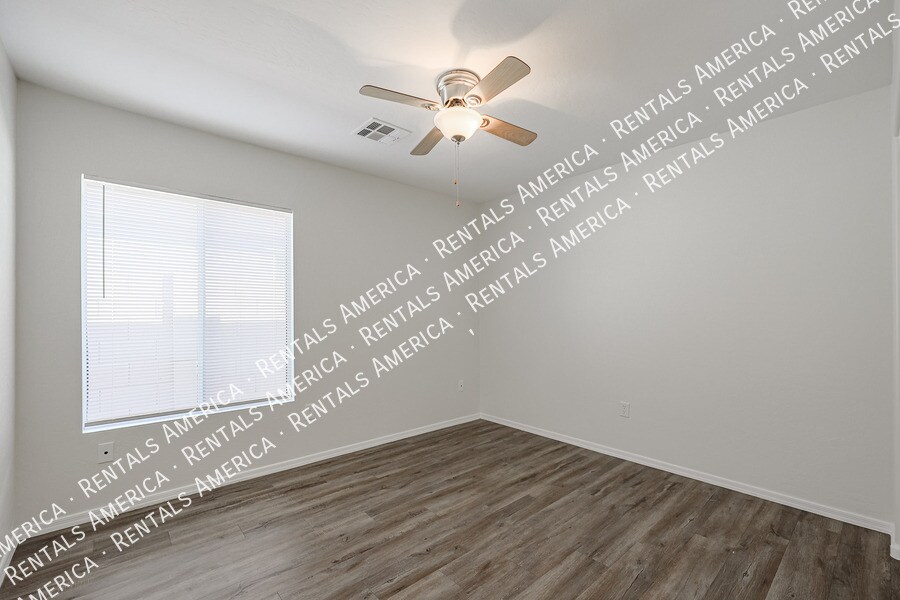 Building Photo - 13421 W Keim Dr