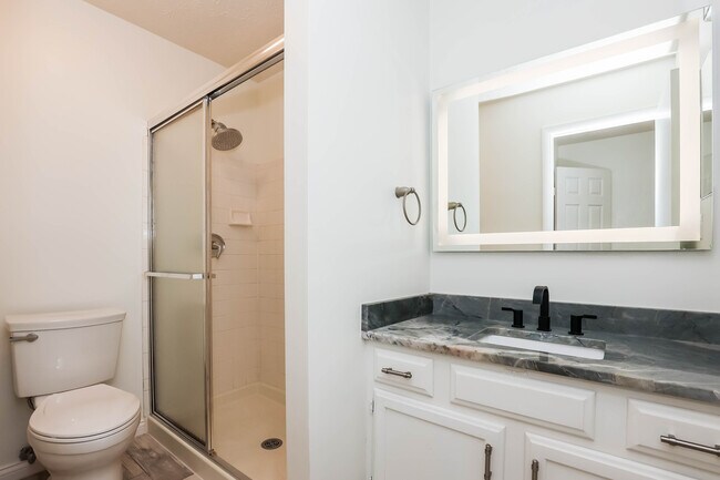 Building Photo - 8839 Eagleview Dr