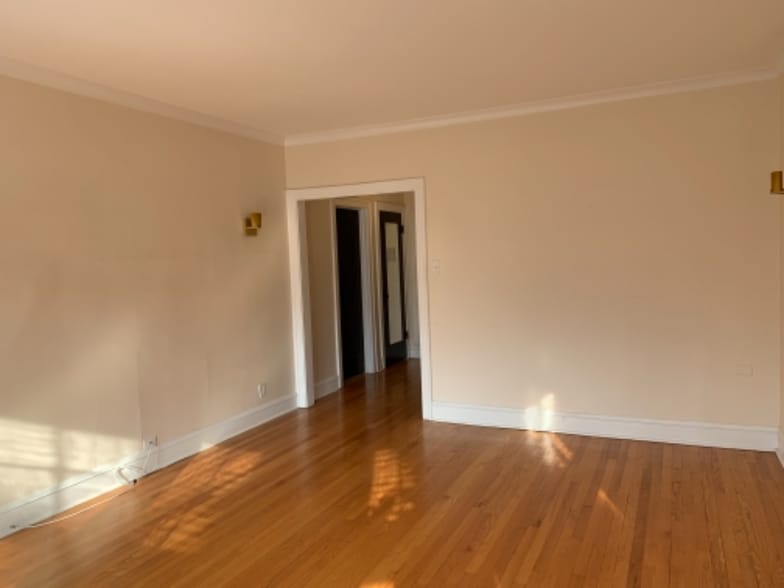 Building Photo - 2048 W Farragut Ave