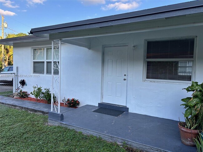 Primary Photo - 2520 NE 181st St