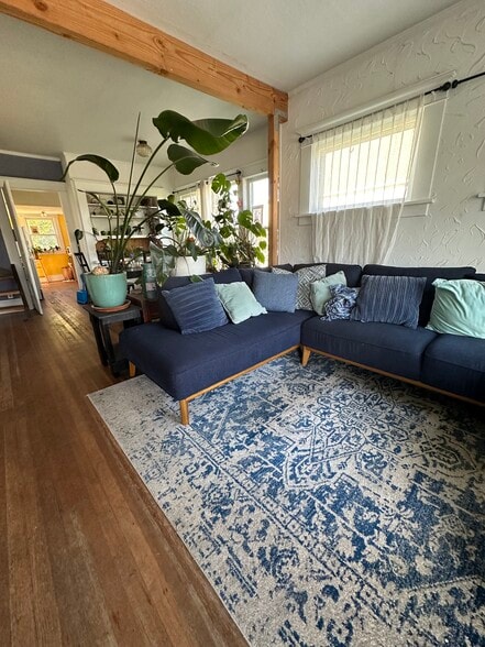 Building Photo - 850 Elrod Ave