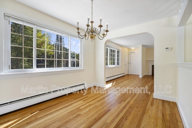Building Photo - 27 Hermon St