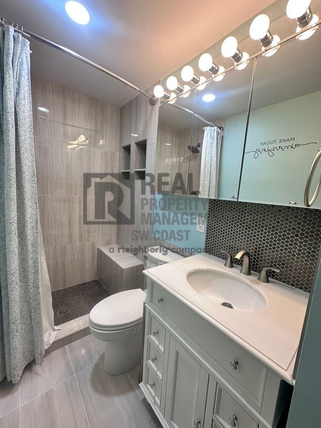 Building Photo - 2121 Collier Ave