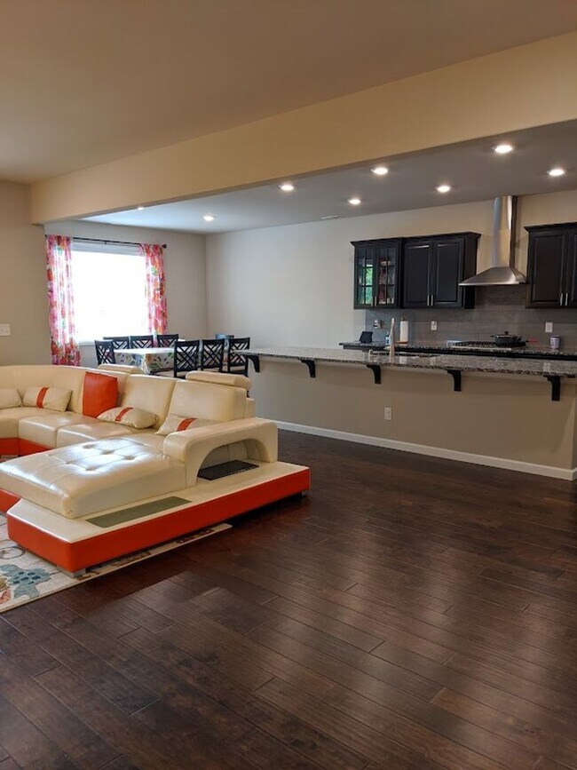 Building Photo - North Creek 4 Bedroom Home