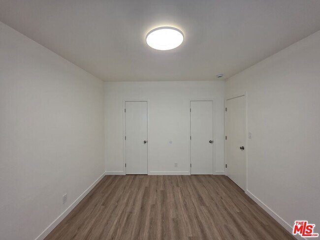 Building Photo - 827 9th St