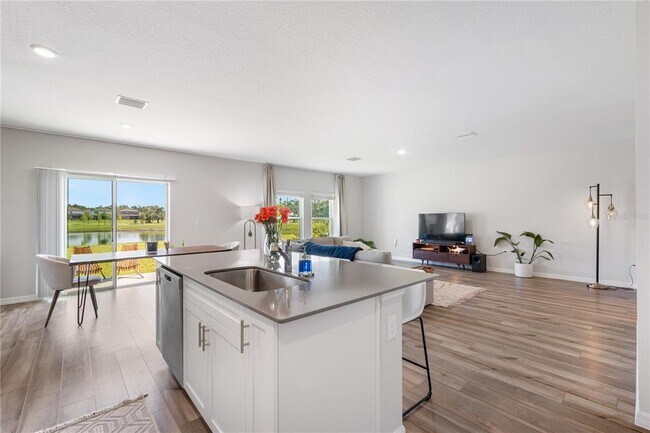 Building Photo - 14884 Summer Br Dr