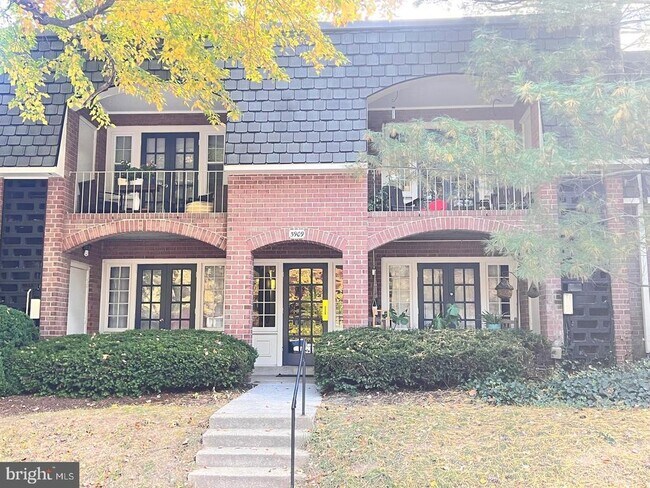 Building Photo - 5909 Prince James Dr