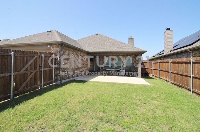 Building Photo - Beautiful 3/2/2 in Waxahachie For Rent!