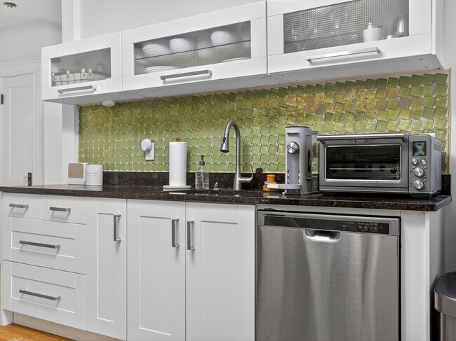 Building Photo - 159 South St