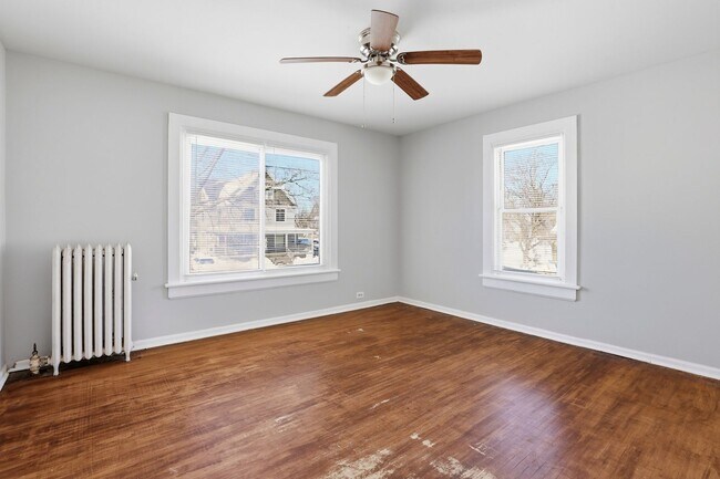 Building Photo - 5 Bedroom House in Manitowoc