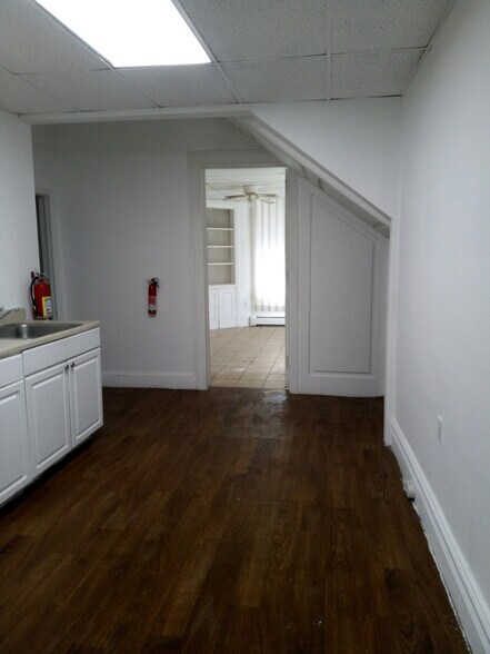 Building Photo - 524 E Lincoln Hwy