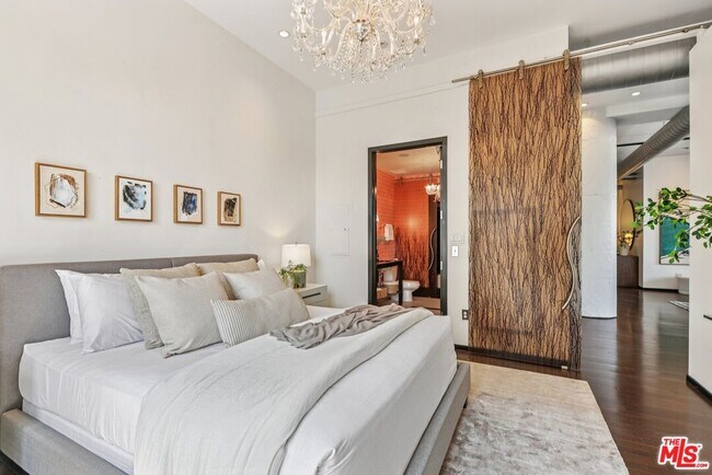 Building Photo - 1645 Vine St