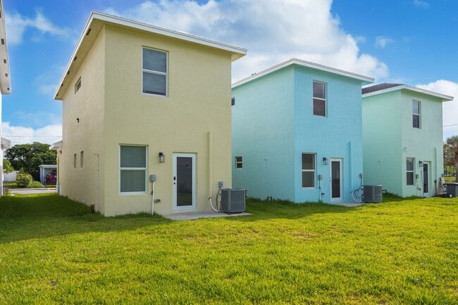 Building Photo - 408 NW 13th Ave