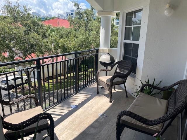 Building Photo - 3215 NE 184th St