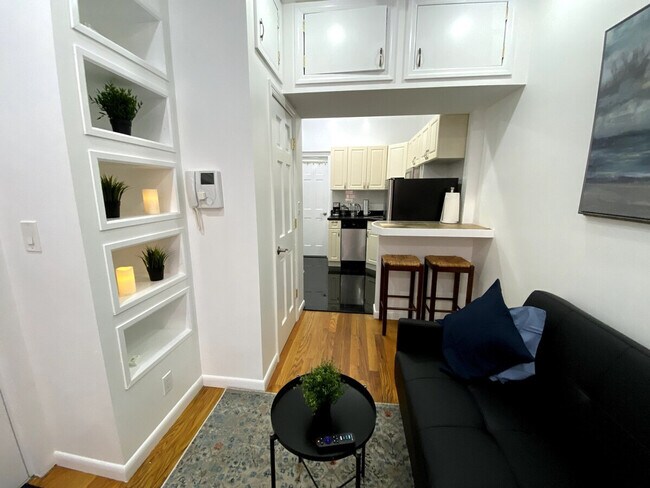 Building Photo - 310 E 103rd St