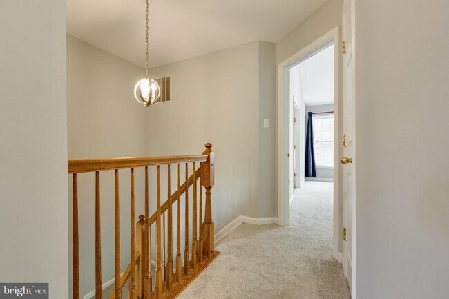 Building Photo - 6213 Stratford Ct