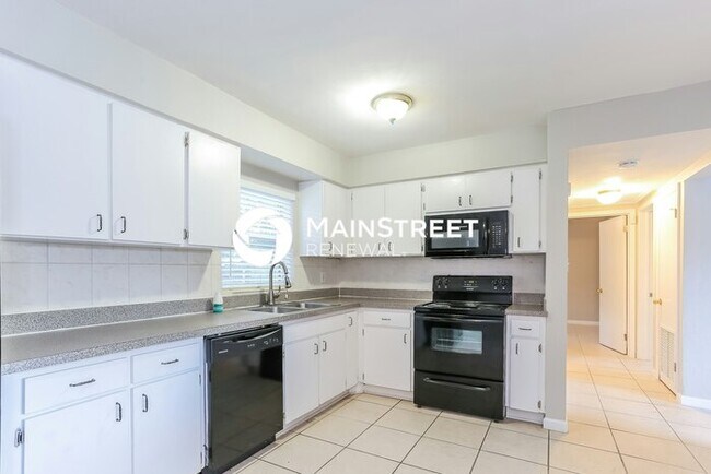 Building Photo - 4500 58th St N, St Petersburg, FL 33709