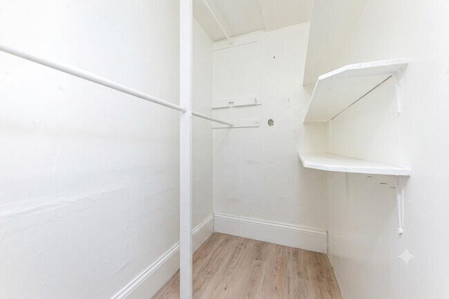 Building Photo - 405 Starkweather St