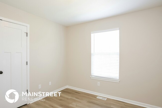 Building Photo - 1404 Silhouette Dr