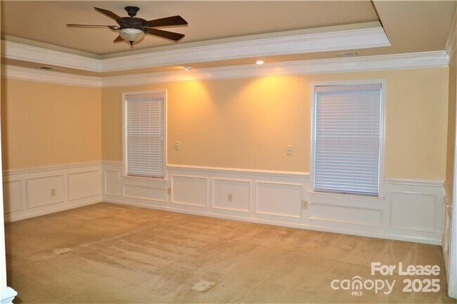 Building Photo - 913 Lillieshall Rd