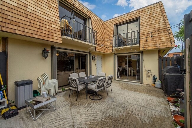 Building Photo - 393 Lake Arbor Dr