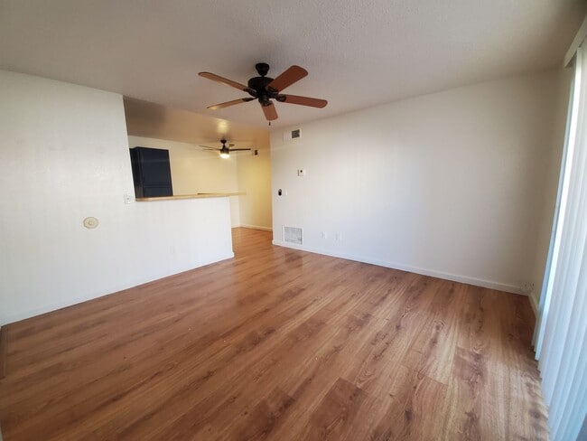 Building Photo - Ground level 2 bed/2 bath condo- Guadalupe & Country Club