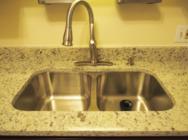 Building Photo - 6158 Knoll Way Dr