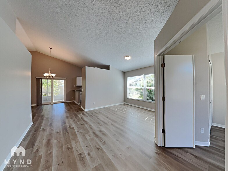 Building Photo - 915 River Wind Ave