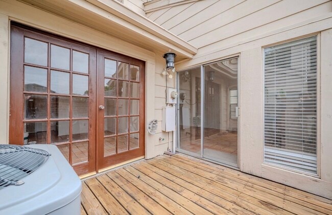 Building Photo - 13034 Leader St