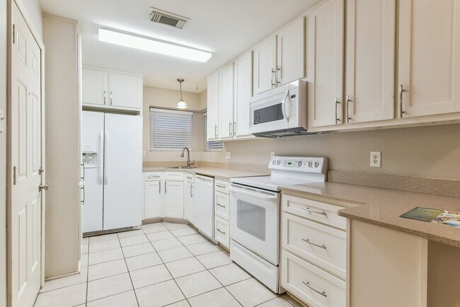 Building Photo - 13207 Pebblewalk Cir S