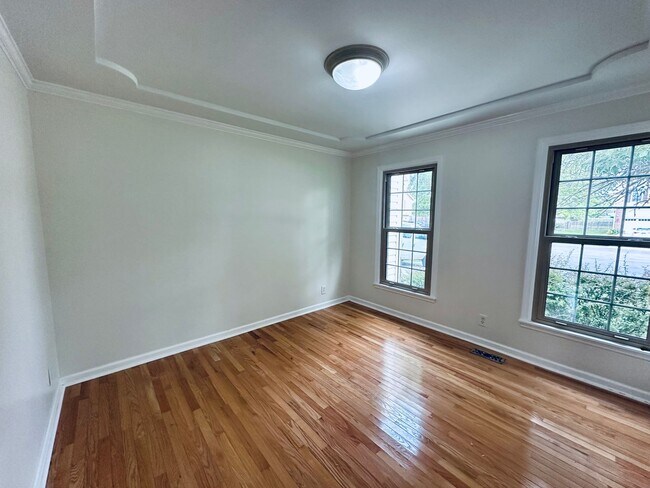 Building Photo - {15031} Charming Two Story Home + Huge, Fenced Yard + Cul de Sac
