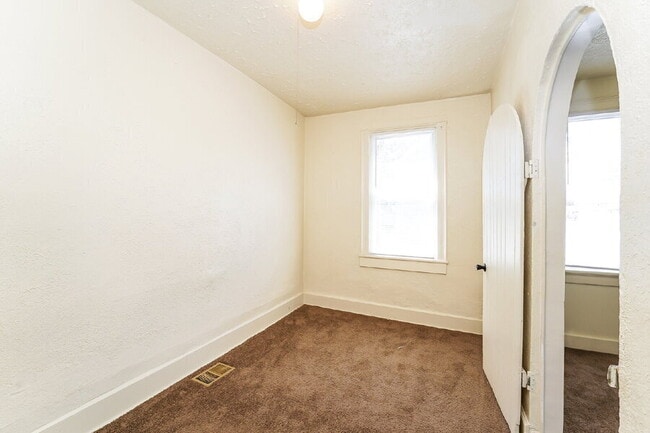 Building Photo - 3460 Erin Ave