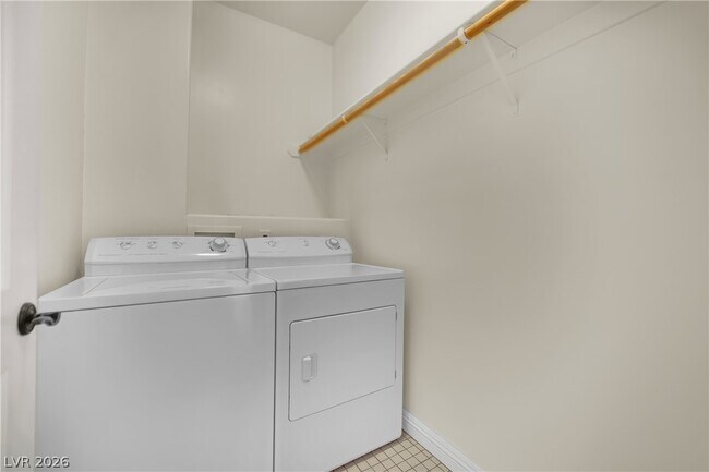 Building Photo - 1250 Shadow Ln