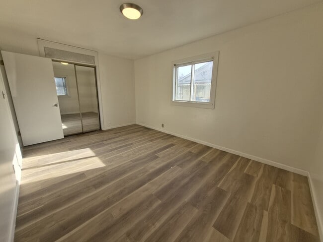 Building Photo - 5309 W Hill Dr