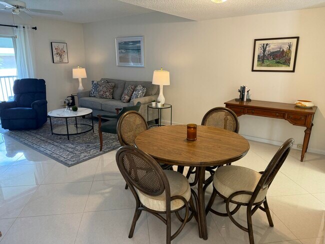 Building Photo - 18081 SE Country Club Dr