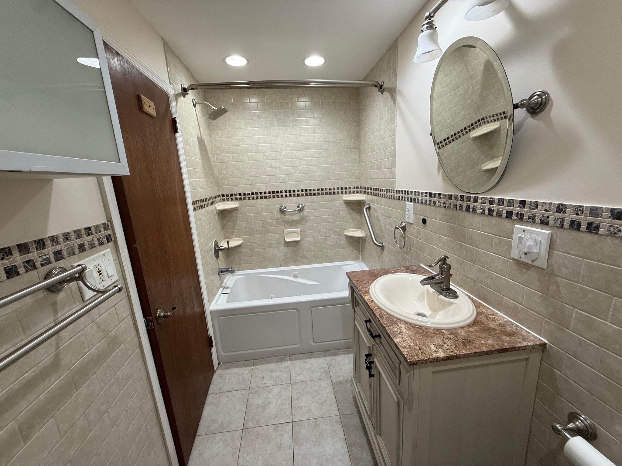 bathroom 1 - 28 Lake Rd