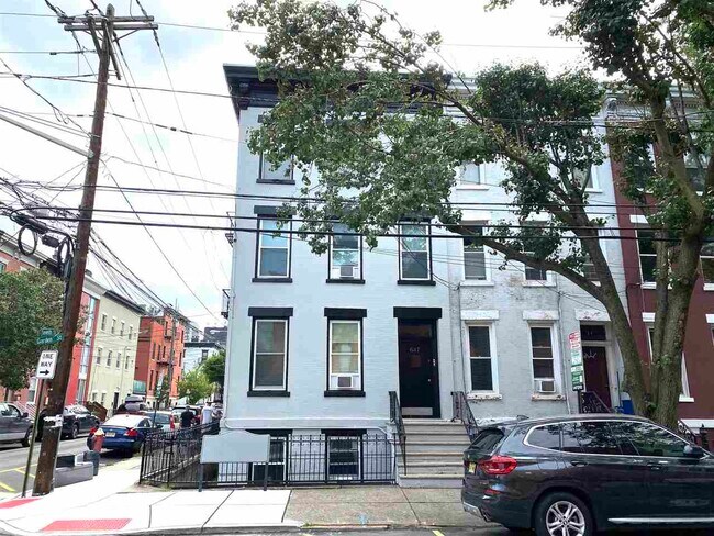 Building Photo - 647 Garden St